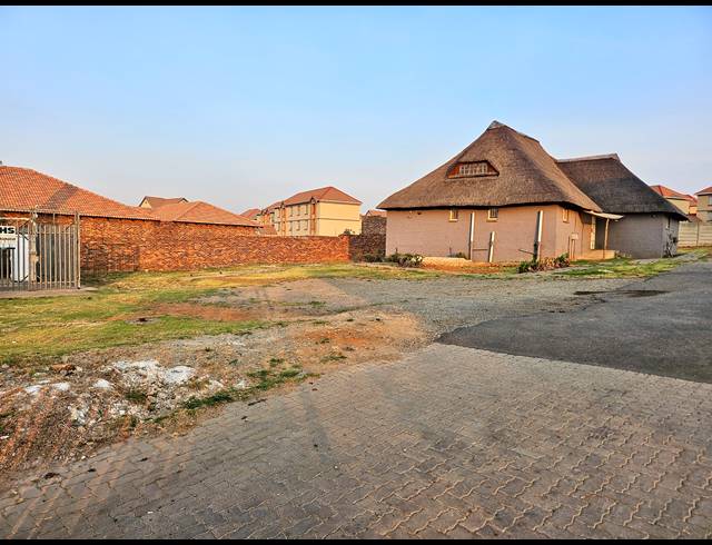 Business property to rent in TERENURE